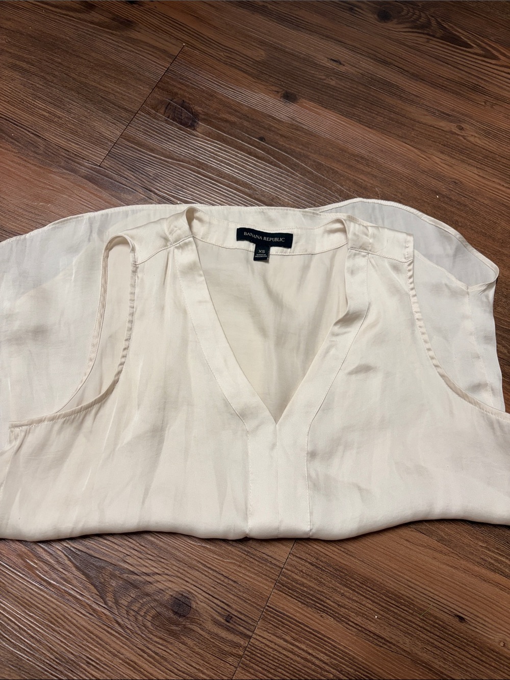 Banana Republic Professional Very Soft Top Cream Color V-Neck Camisole